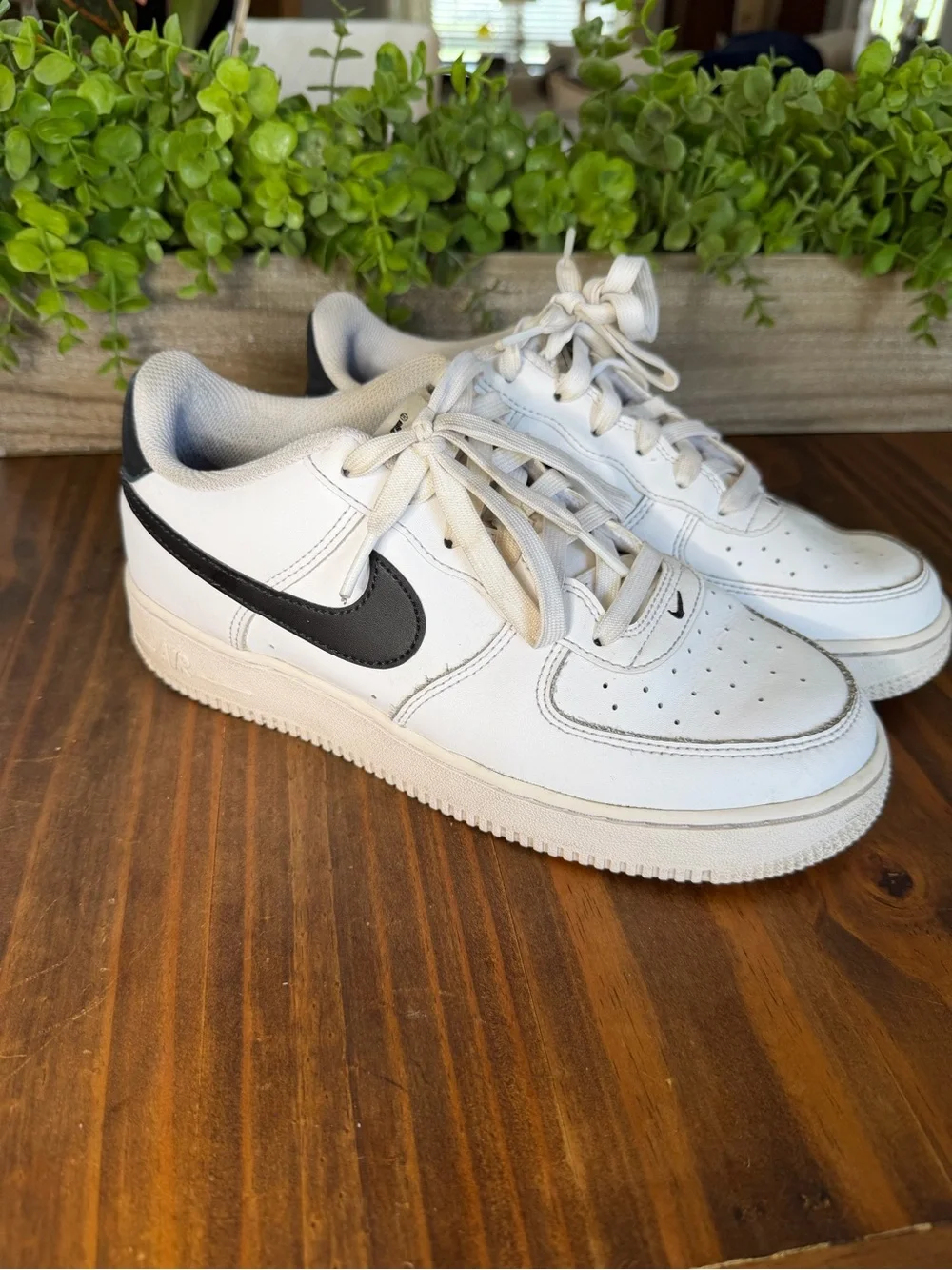 Nike Kids White Sneakers with Black Swoosh 6.5Y